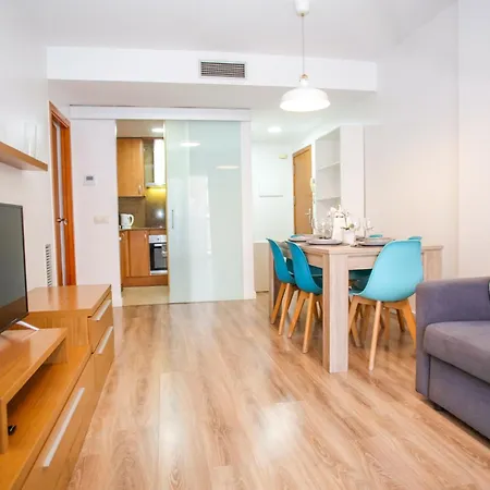 Al15 - 1 Familias A 300 M Playa Fenals * Lloret de Mar