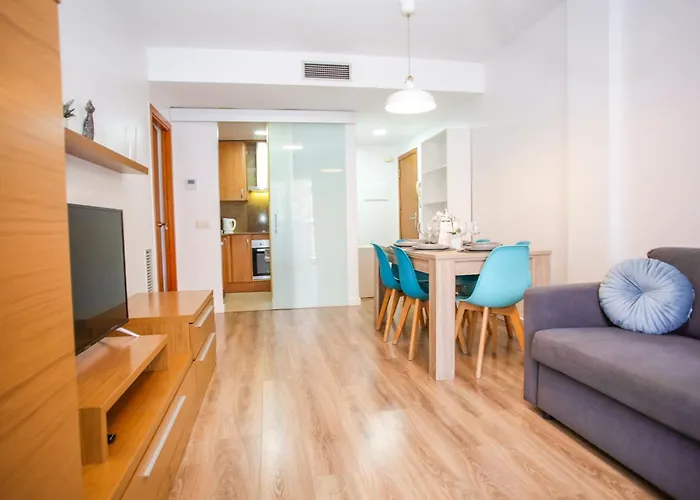 Al15 - 1 Familias A 300 M Playa Fenals * Lloret de Mar