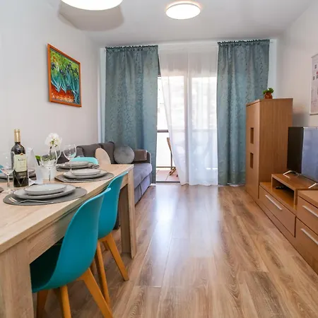 Al15 - 1 Familias A 300 M Playa Fenals *