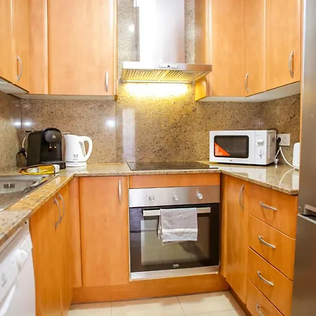 Al15 - 1 Familias A 300 M Playa Fenals * Lloret de Mar