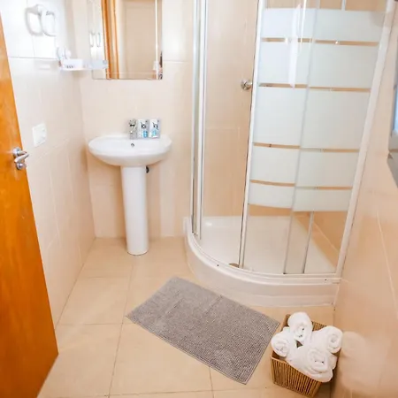 Al15 - 1 Familias A 300 M Playa Fenals Lloret de Mar