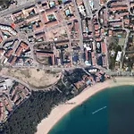 Al15 - 1 Familias A 300 M Playa Fenals Lloret de Mar