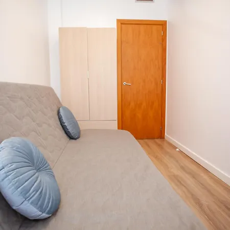 Al15 - 1 Familias A 300 M Playa Fenals