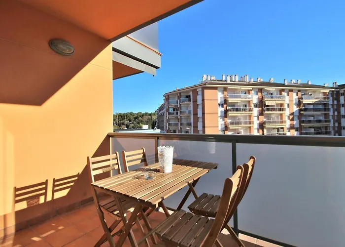 Al15 - 1 Familias A 300 M Playa Fenals Lloret de Mar