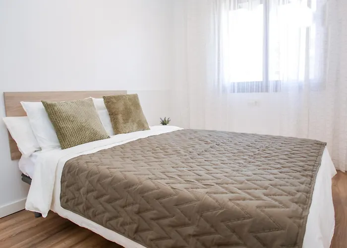 Al15 - 1 Familias A 300 M Playa Fenals Lloret de Mar