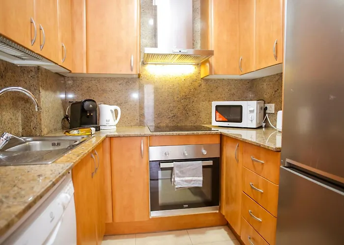 Al15 - 1 Familias A 300 M Playa Fenals * Lloret de Mar