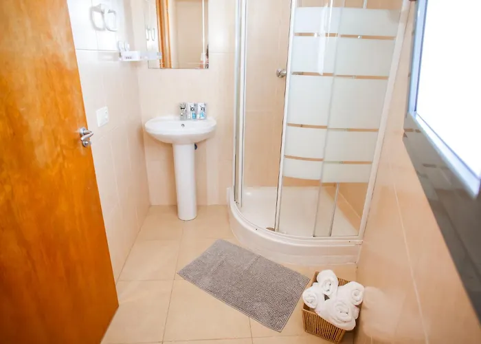 Al15 - 1 Familias A 300 M Playa Fenals Lloret de Mar