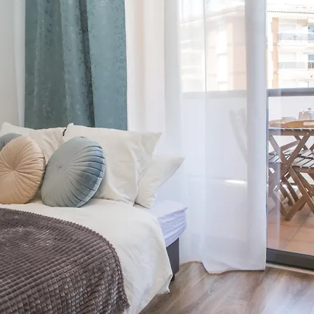 Al15 - 1 Familias A 300 M Playa Fenals