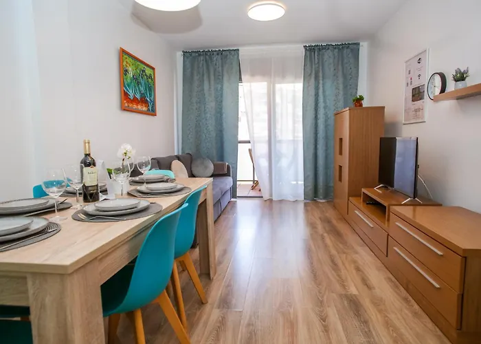 Al15 - 1 Familias A 300 M Playa Fenals *